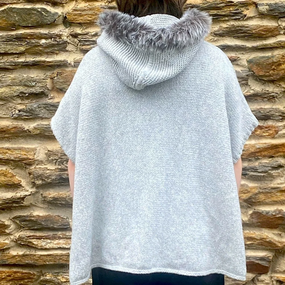 Gap Kids Sweater Poncho in gray with Faux‎ Fur lined hood sz XL